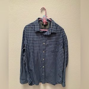 Lightly worn Banana Republic button down. No stains or rips, great condition